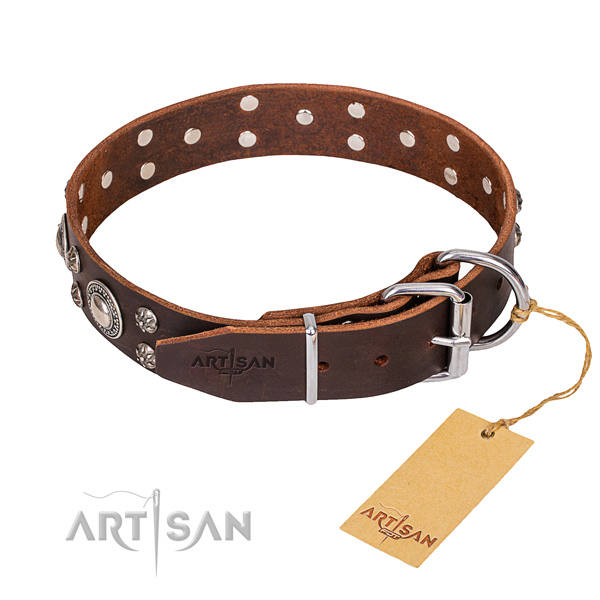 Natural leather dog collar with smooth exterior